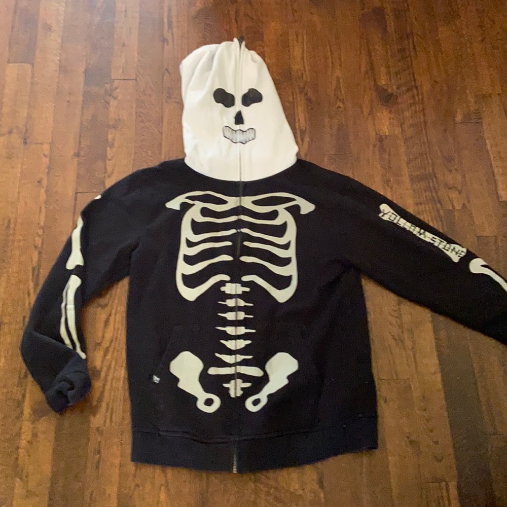 Glow in e dark Boys size L Volcom hoodie